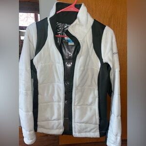 Columbia Women's light jacket, minimally worn & in great shape.